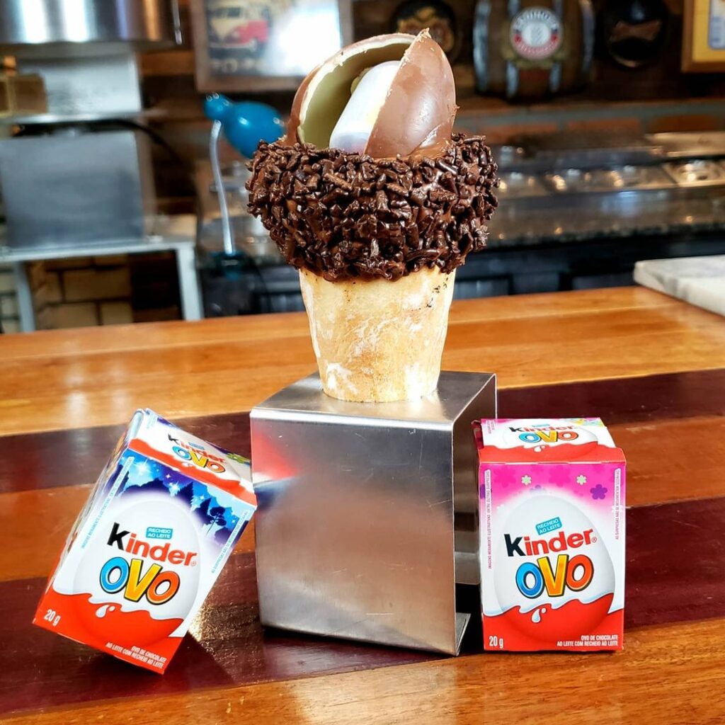 Pizza cone com cobertura e recheio — exemplo de montagem