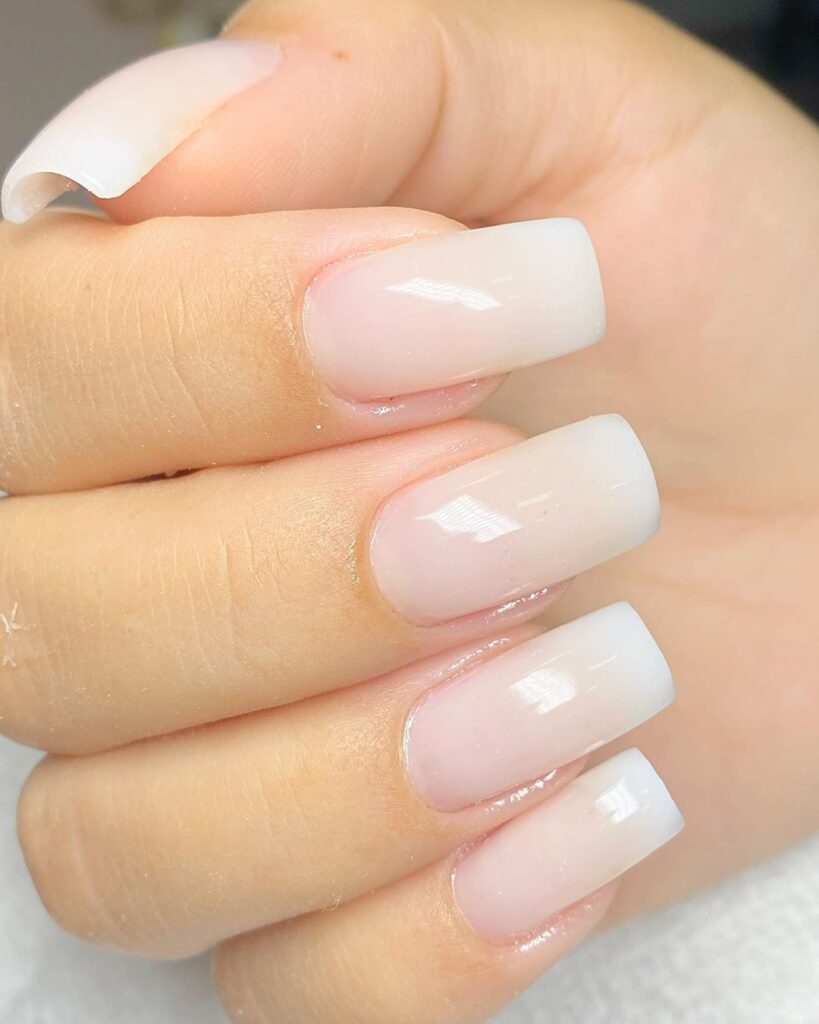 Alongamento de unhas no formato Square quadrado