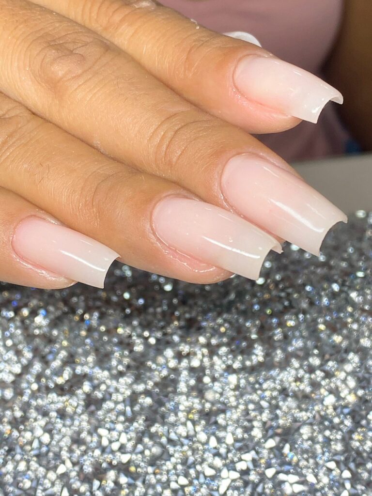 Referência de alongamento e decoração de unhas