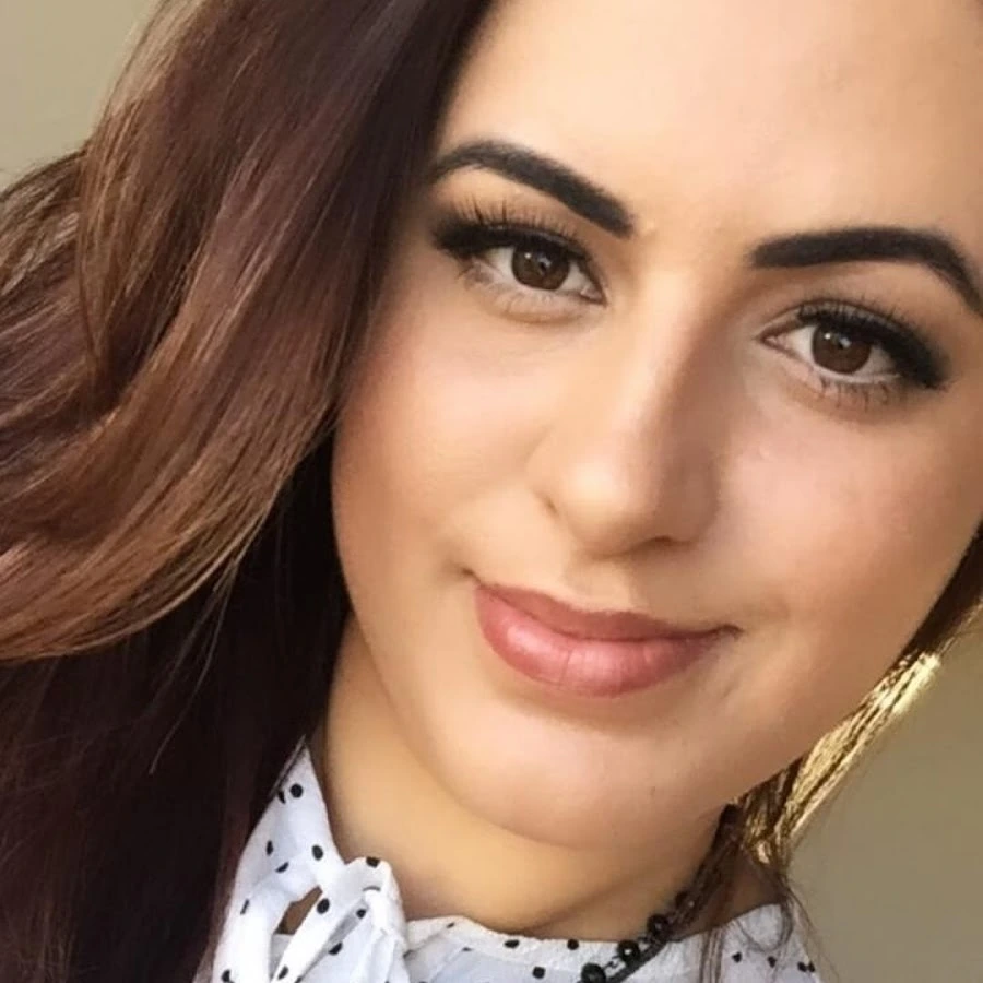 Luany Reis, instrutora do Curso Alongamentos de Unhas em gel e fibra de vidro