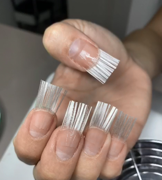 Técnica de alongamento de unhas em fibra de vidro